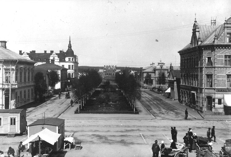 Vy från torget mot järnvägsstationen 1916.