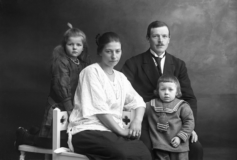 Karl Grenholm med familj Brännland-Bjurholm.