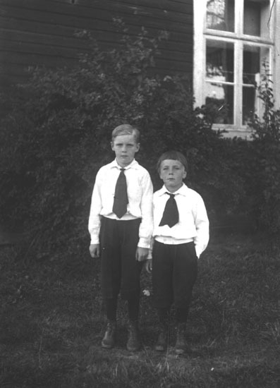 Karl-Gustav och Gunnar Åström, hemgården Agnäs ...