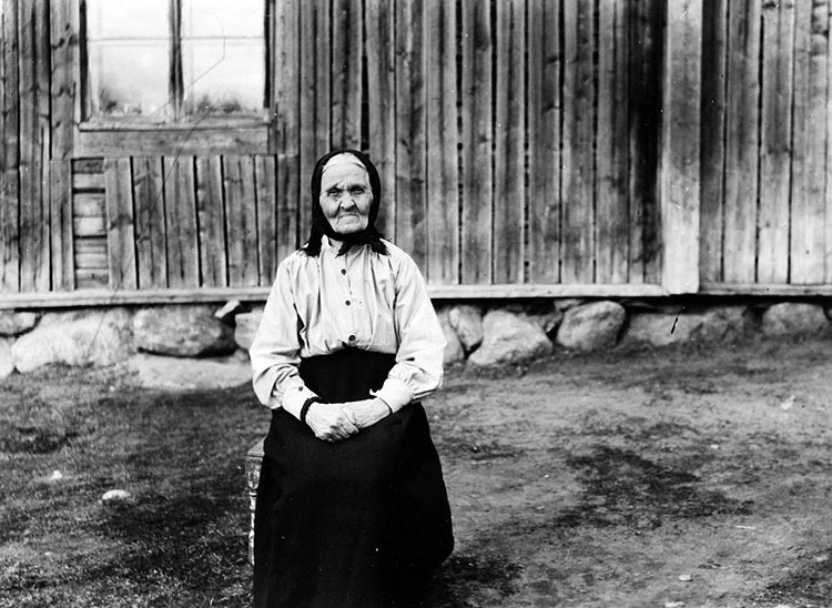 Gamla mor Karlström, fotograferad år 1926.
