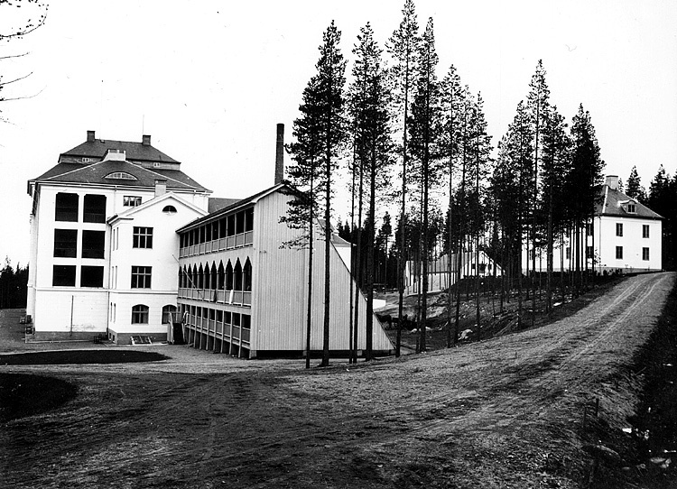 Sanatioriet, invigt 1926. Det ägs numer av Levi...