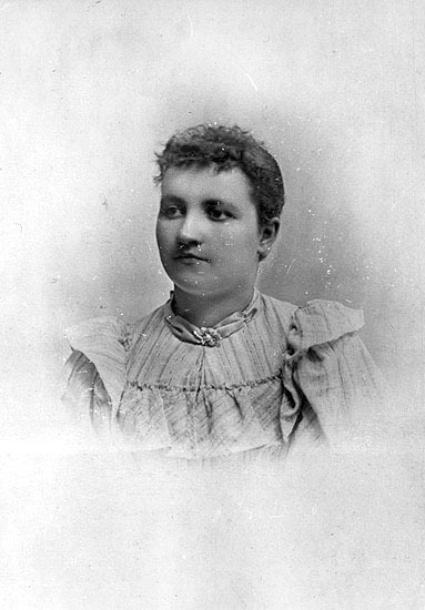 Nanny Karlsson 1895, lärarinna i Sikeå.