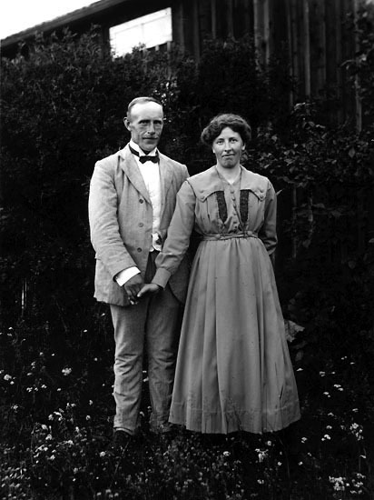 Elin och Algot Wiklund fotograferade 1921-07-21.