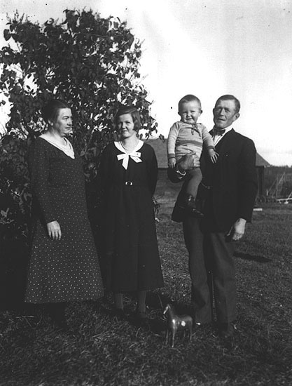Från vänster fru Maja Nordström gift Berglund, ...