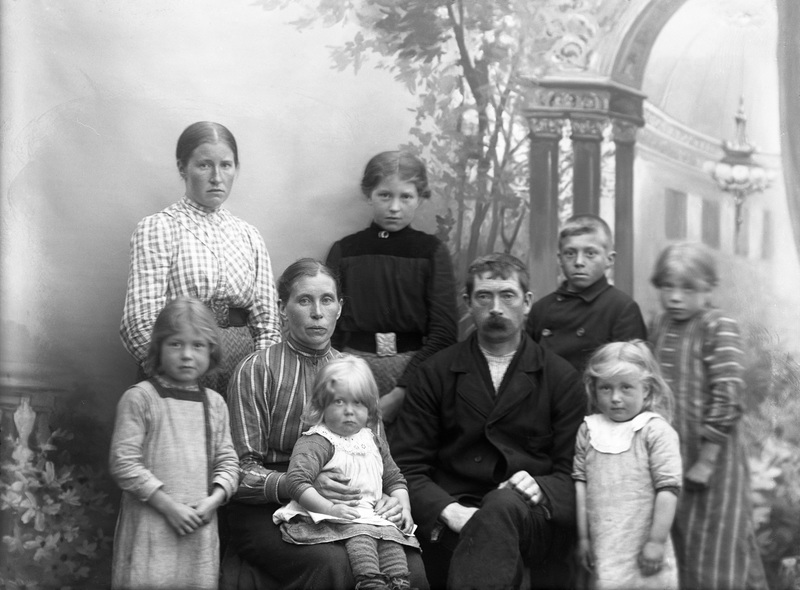 Otto Grundström med familj, Nabbnäs.