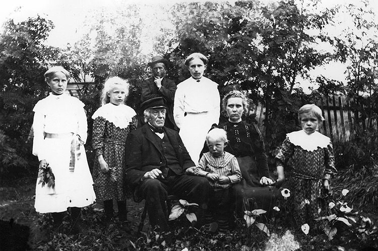 Freja och Andres Valberg med familj från Tresund.