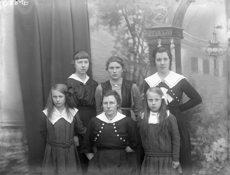 Emil och Mina Holmgrens dötttrar, Sorsele 1922.