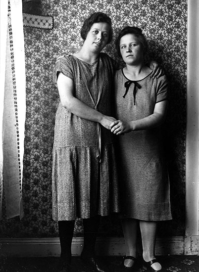 Dagny och Elsa Nyström, Kalvträsk, maj 1927.