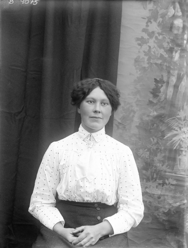 Alma Zetterberg, Vindelberga, född Larsson.