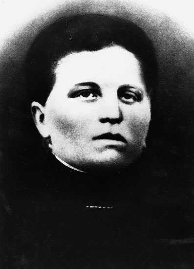 Elisabet Petronella Svensdotter, född 1860. Dot...