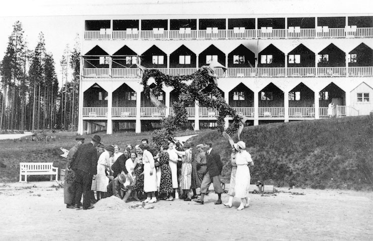 Hällnäs sanatorium. Midsommar 1930.