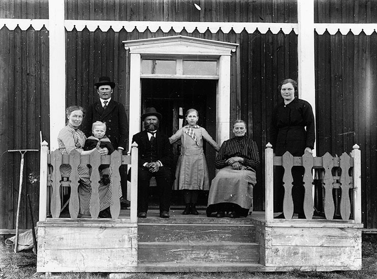 David ok Anna Jansson med barn och barnbarn.