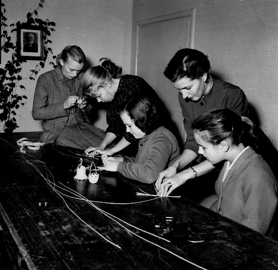 IOGT-hobby i Vilhelmina, 1956. Från höger Birgi...