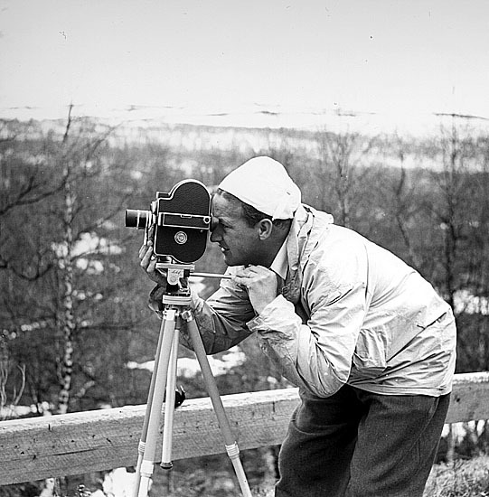 Pelle Lindgren med sin 16mm, slutet av 1950- bö...