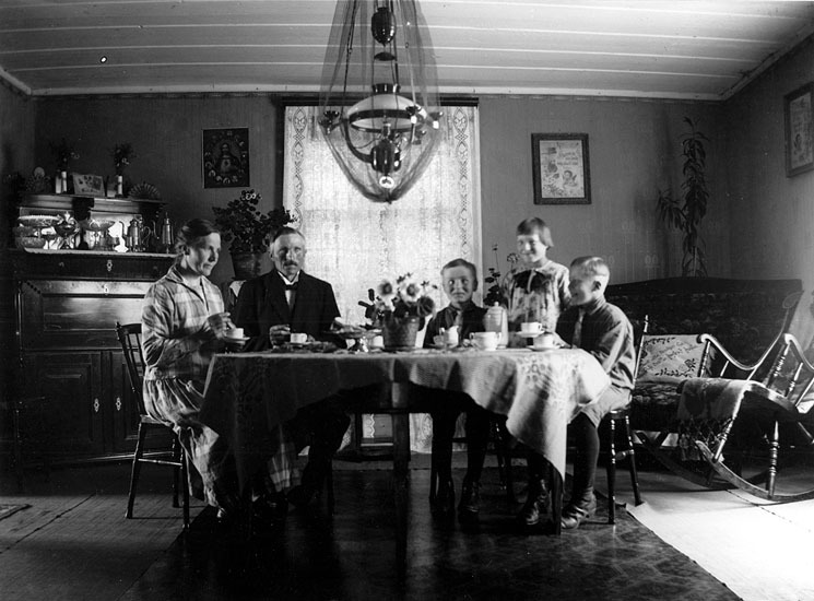 Familjen Albertina och August Eriksson, Karlsbä...