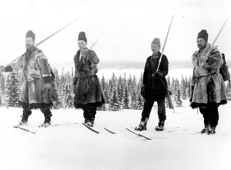 Några av lodjursjägarna i Ullisjaur 1909. T.h. ...