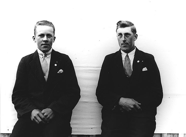 Bröderna Viktor (född 1913) och Emil Eriksson (...