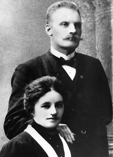 Pingstpastor Napoleon Bjuhr med hustru barnmors...
