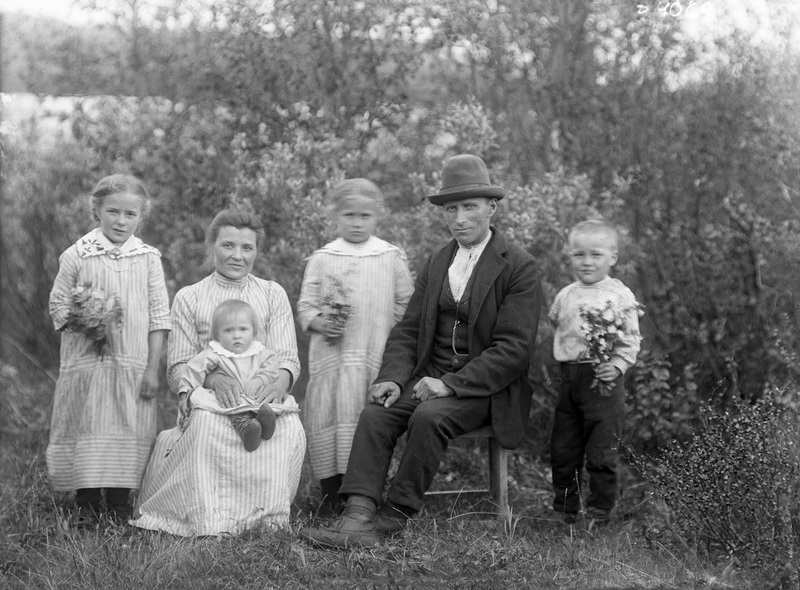 Anders Nilsson med hans fru Sara och barnen.