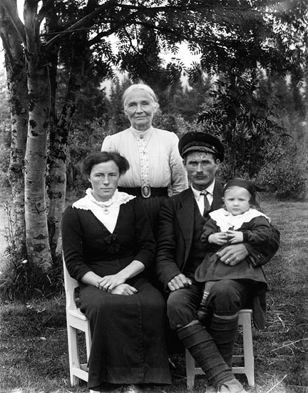 Albanus Harrs familj, Storbränna. Farmor Eva-Ma...