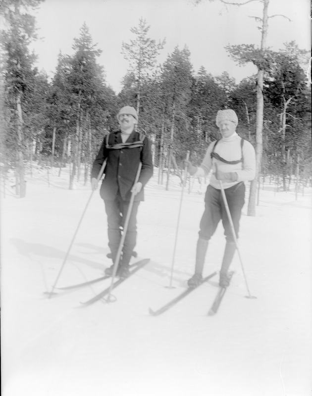 Nils Björkman och kamrat på skidor. Lycksele, 1...
