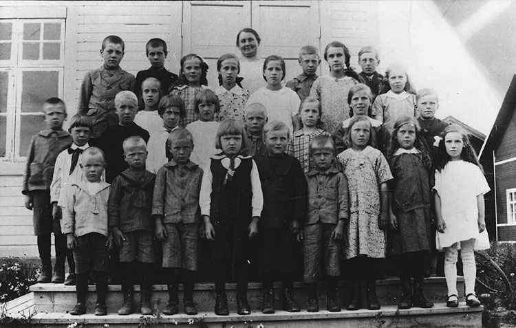 Söndagsskolan i Karlsbäck 1928. Leddes av fru Ä...