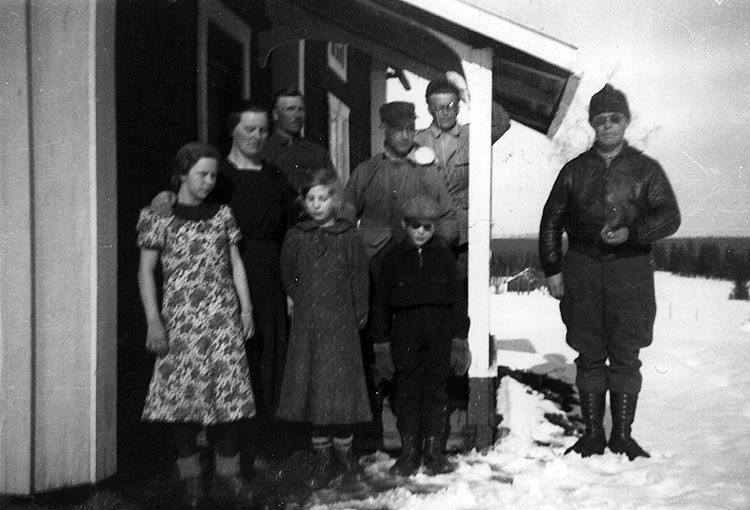 Nickolaus och Lydia Vallgrens gård cirka 1940.