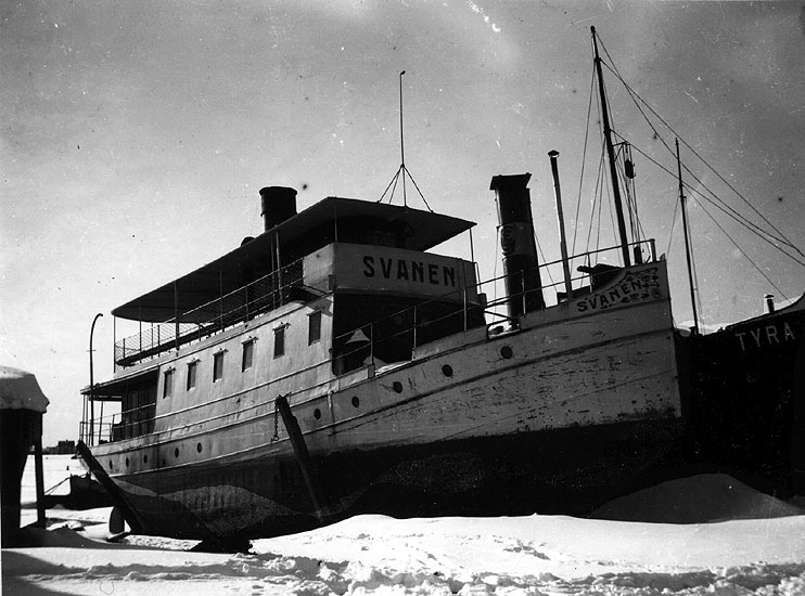 Ångbåten Svanen på slip i Umeå, 1920-talet.