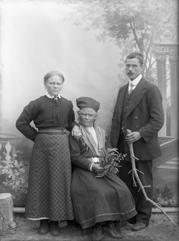 Från vänster: Kristina Andersson, gift med  A O...