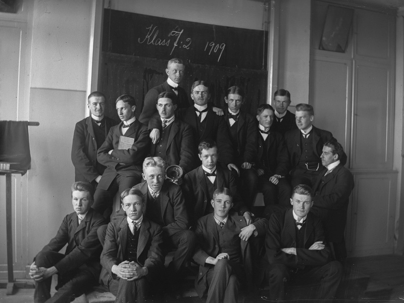 Dito studentklass på läroverket 1909.