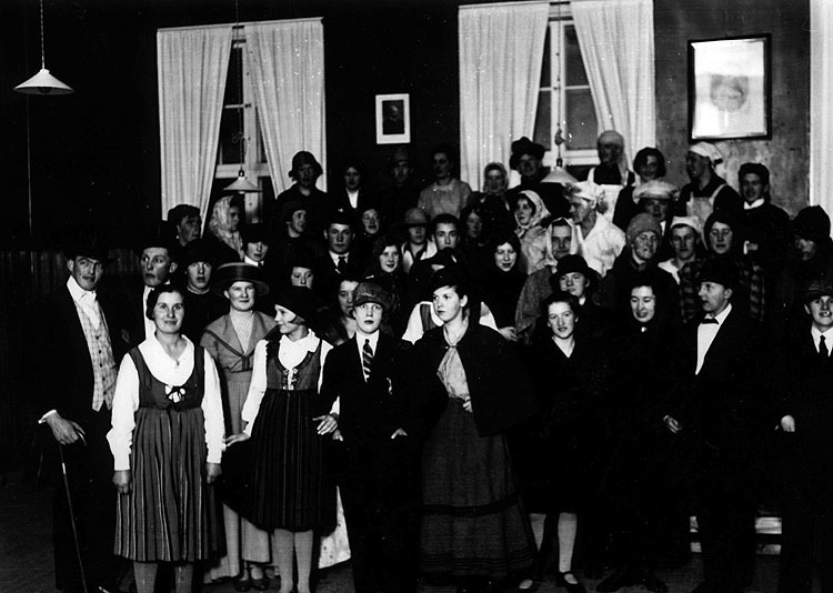 Vindelns Folkhögskola. Utklädda elever. 1928.