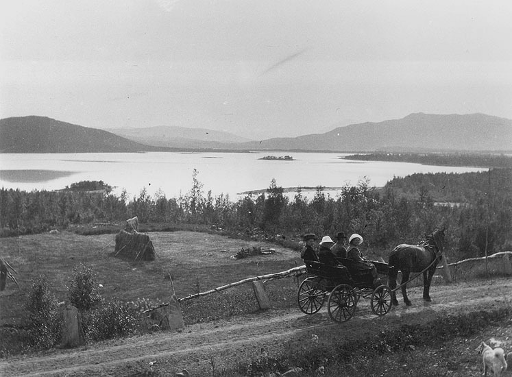 Vägen mellan Överuman och Strimasund 1912. Skju...