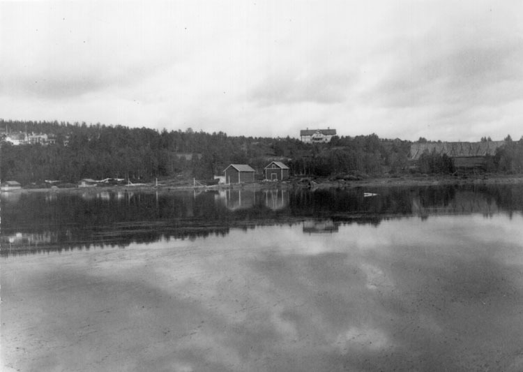 Prästgården på 1910-talet sedd från sjön.
