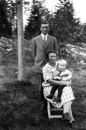 Ferdinand Lindström med fru och barn.