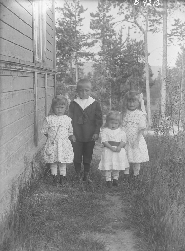 Syskonen Elsa, Paul, Thea och Maja Hällberg.