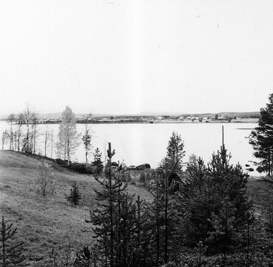Utsikt mot bebyggelsen från Sörstrand.