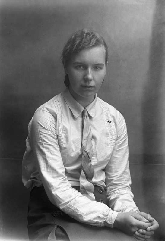Ester Nyberg f. Eriksson 22/4 1914 - 29/1 1996