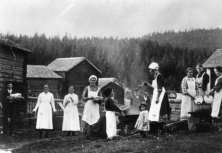 Matlagning till Johan Karlssons bröllop år 1923...