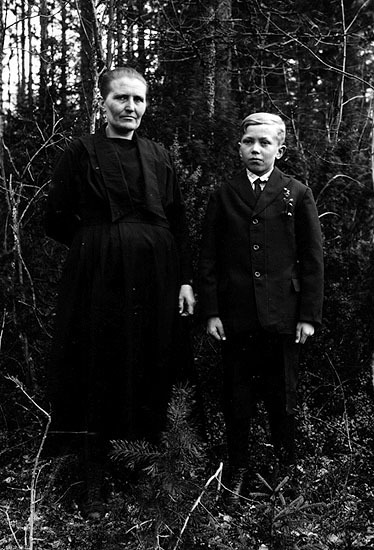 Anna Augusta Lindquist med sonen Hugo.