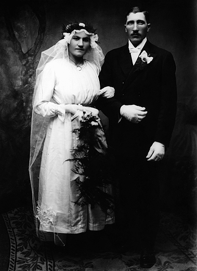 Brudparet Betty, född Dahlberg, och Samuel Erik...