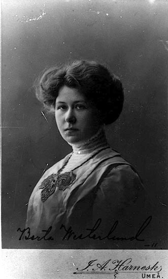 Berta Westerlund gift Holmgren, född 23/8-1889.