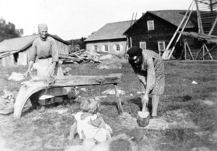 Linberedning 1932. Vid bråkan Oliva Emanuelsson...