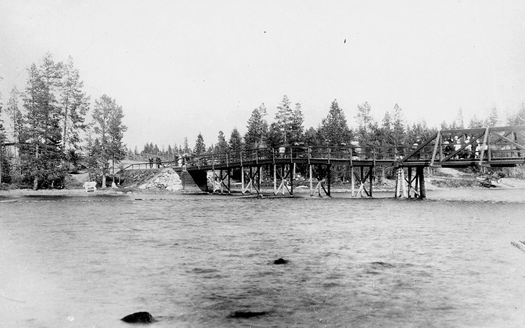 Första bron över Gunnarbäcken.