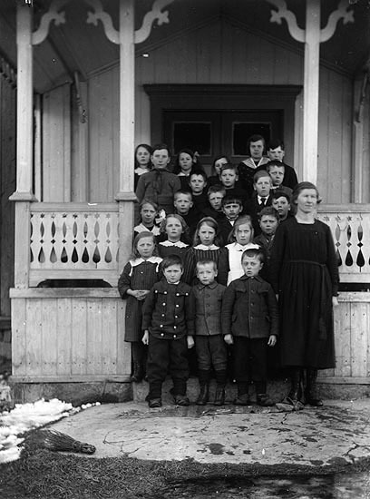 Skolbarn fotograferade i Bjurfors 24/3 1923.