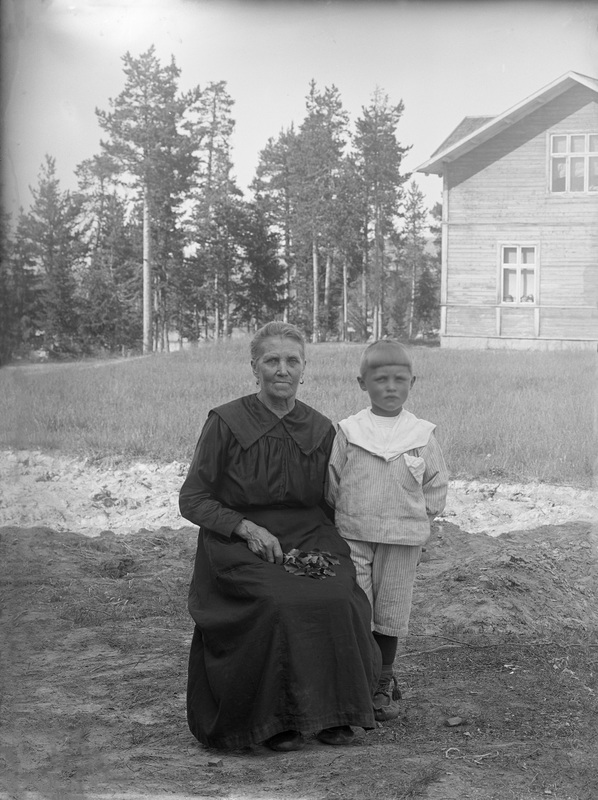 Mormor Matilda och Oliver Gabrielsson, Saxnäs (...
