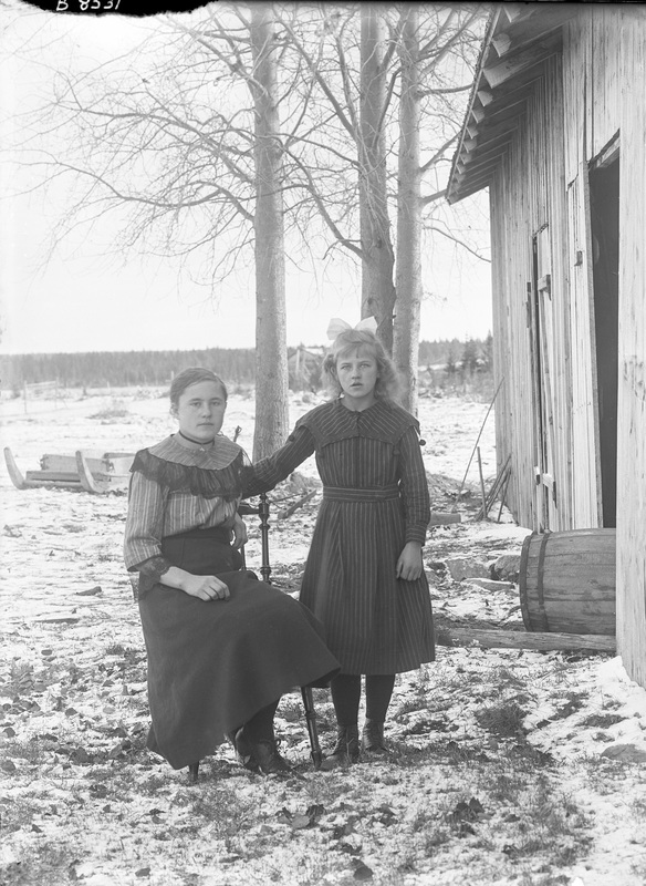 Berta och Tora Bäcklund, Bure.