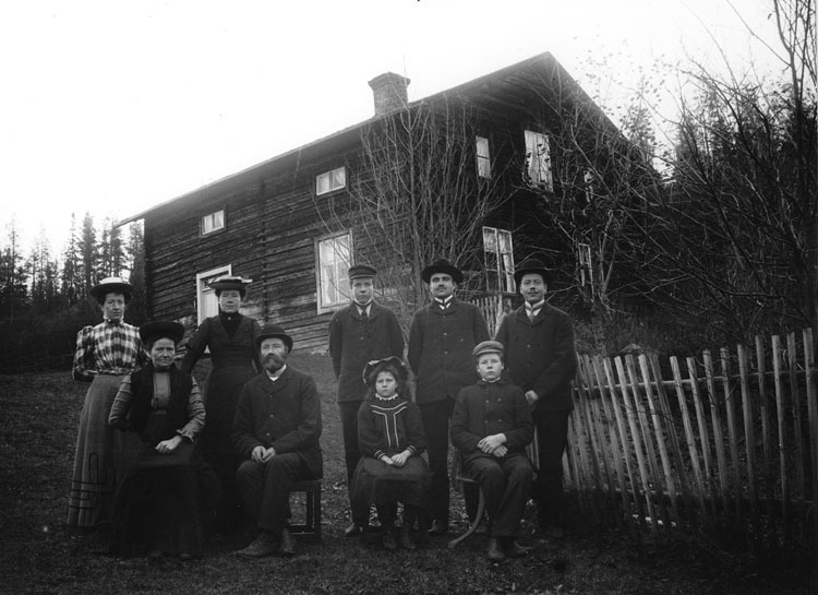 Bonden Mikael Jakobsson med familj, Ström.
