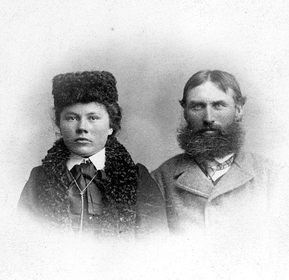Porträtt av Enock Wallin med sin dotter. Enock ...