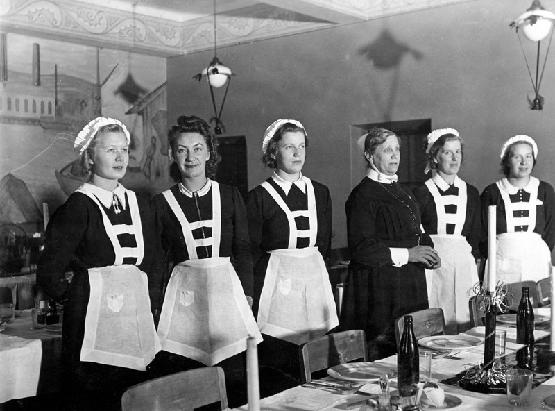 Personal i matsalen vid Hällnäs sanatorium. Hus...