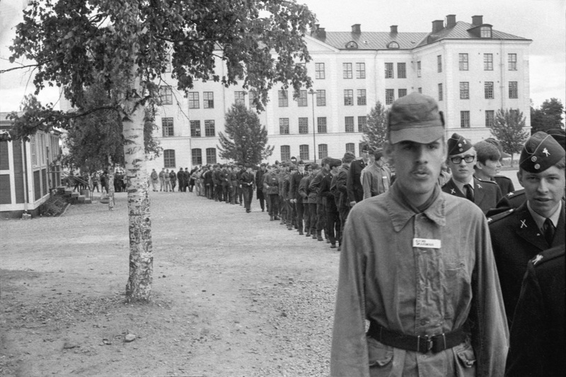 Militärer utanför regementet I 20 Umeå 1967-1968.